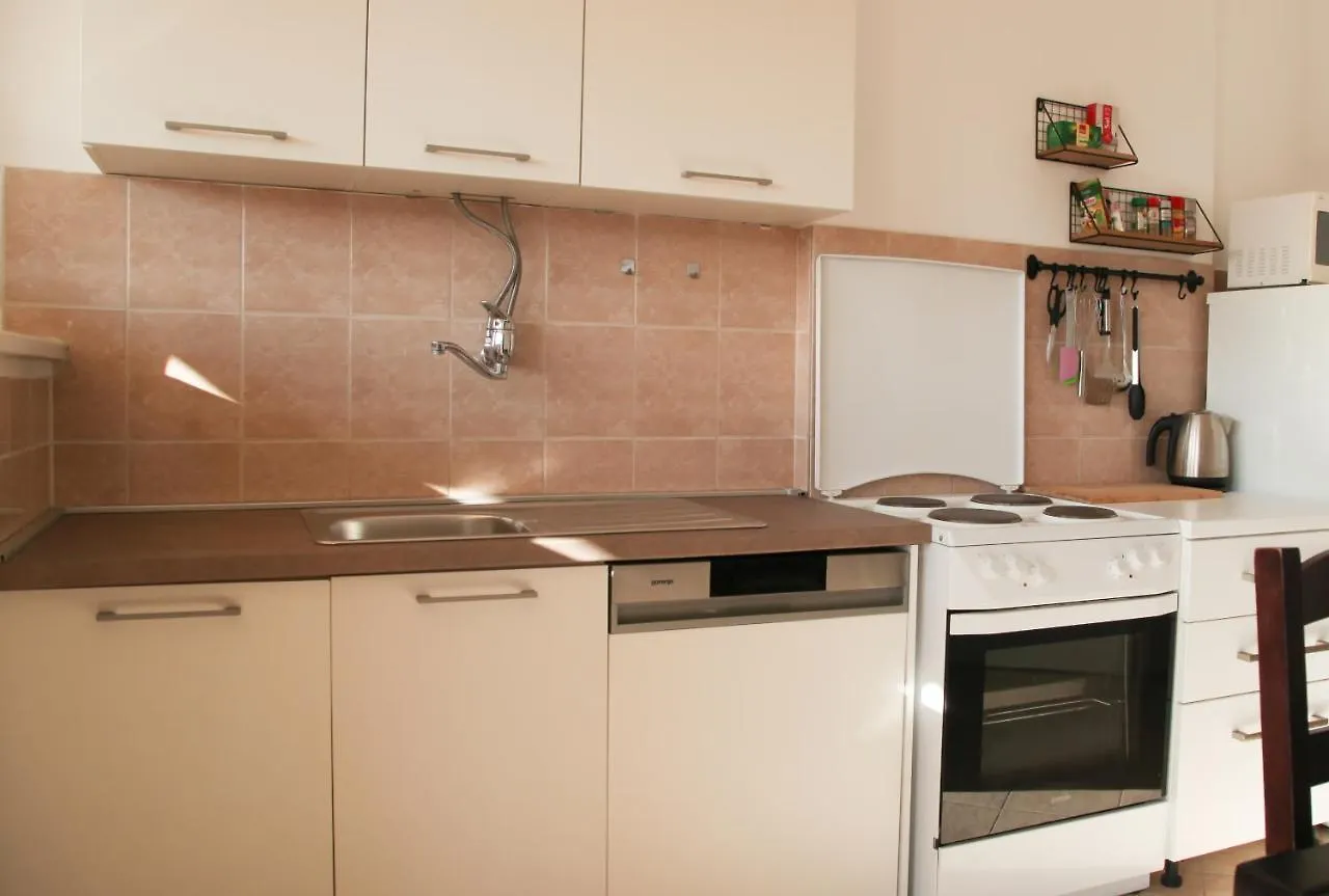 Kate'S Apartment Split